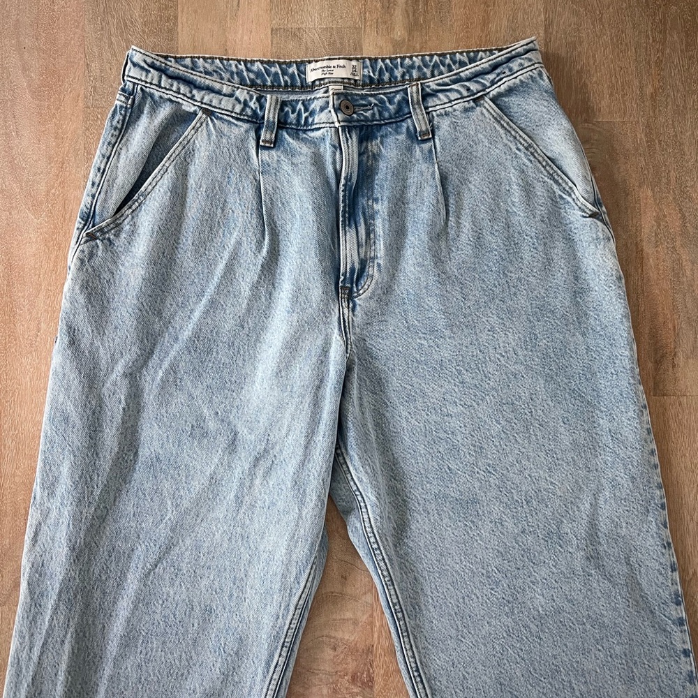 Abercrombie & Fitch Women’s Curve Love Light Denim Jeans - Picture 2 of 7